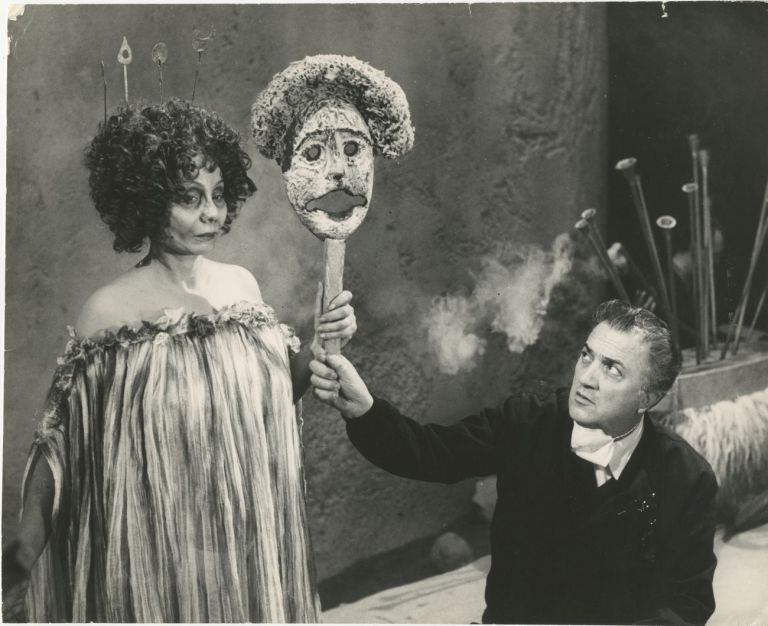 Federico Fellini sul set di Satyricon, 1969. Archivio Centrale dello Stato, Fondo Civirani
