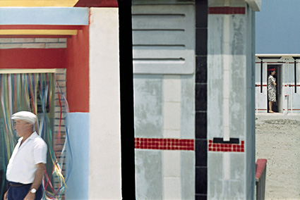 Franco Fontana, Riccione, 1961, Stampa Colour Fine Art Giclée, Hahnemuhle Baryta FB 350 gsm su Dibond. 200x136 cm Copyright Franco Fontana. Courtesy Franco Fontana Studio
