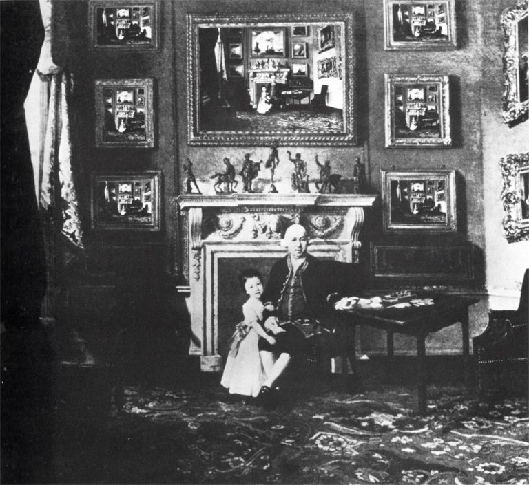 Giulio Paolini, Sir Lawrence Dundas and his Grandson, eseguito nel 1977. Fotografia su tela emulsionata, 100 x 108 cm. Courtesy Tommaso Calabro Galleria d’Arte, Milano