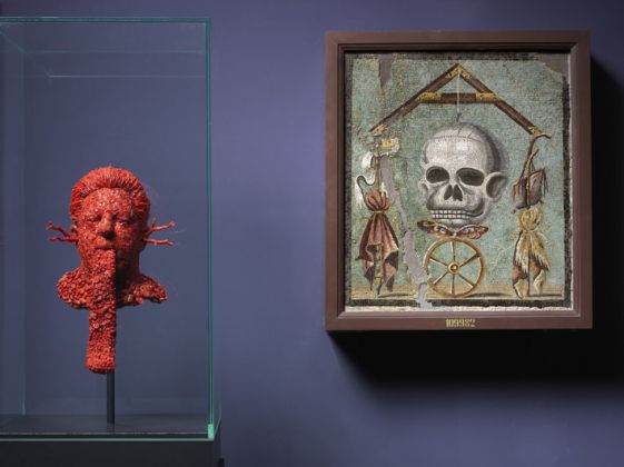 Museo e Real Bosco di Capodimonte "Jan Fabre. Oro Rosso, Sculture d'oro e corallo, disegni di sangue". © Luciano Romano