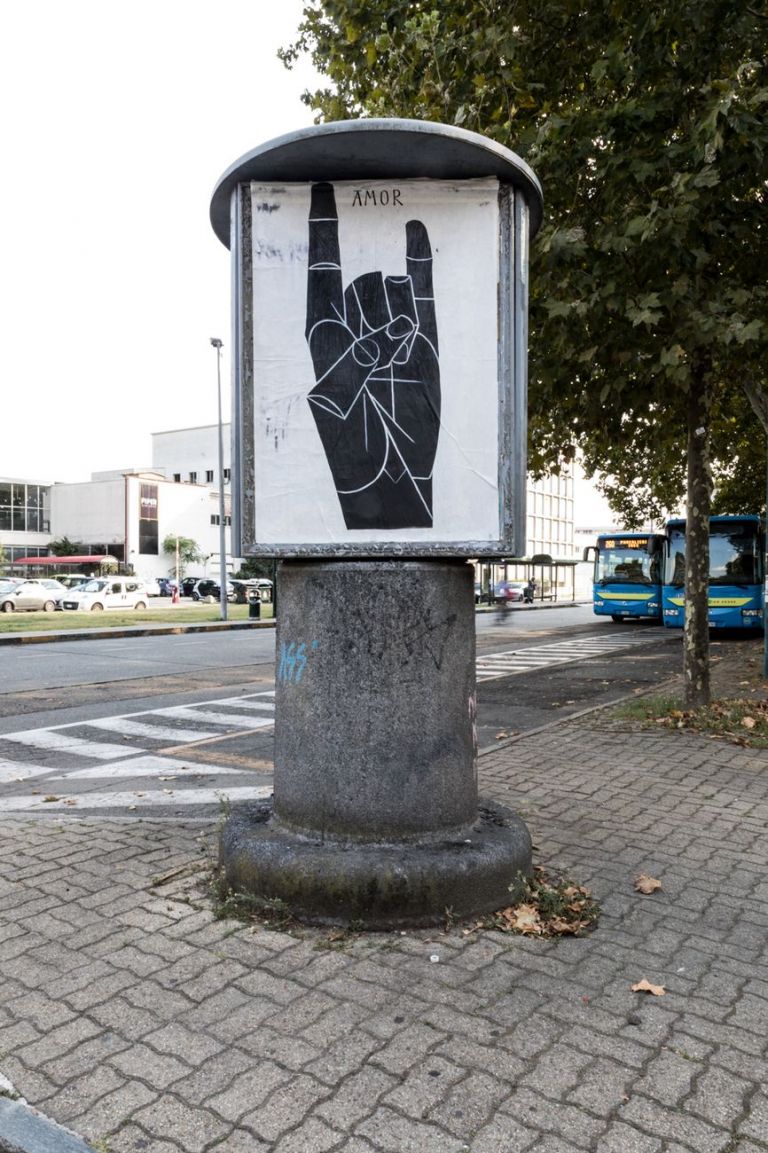 Lucio Basik Bolognesi, Proposta di aggiornamento per sasso-carta-forbici secondo i tratti distintivi degli italiani, trittico di poster non autorizzato per Assedio, a cura di Guerrilla Spam, Torino 2017. Photo Stefano Guastella