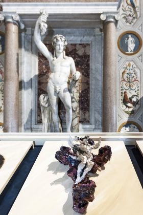 Mostra LUCIO FONTANA. TERRA E ORO Galleria Borghese Veduta dell’installazione, 2019 Ph. Niccolò Ara © Fondazione Lucio Fontana by SIAE 2019
