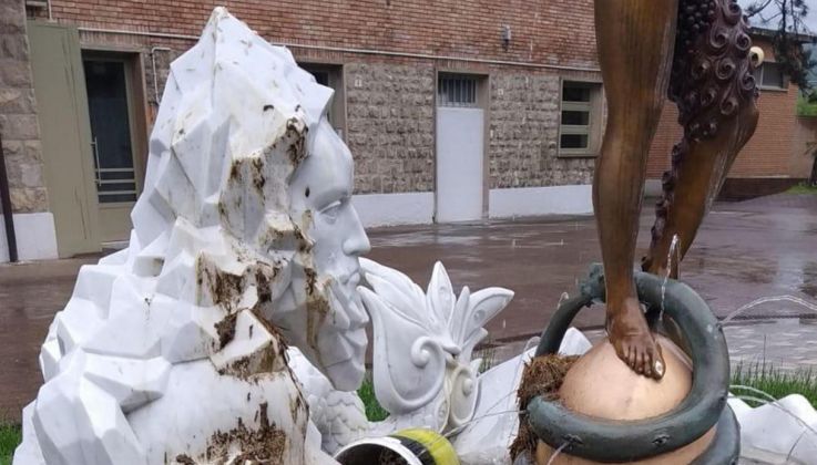 La Fontana di Luigi Ontani deturpata