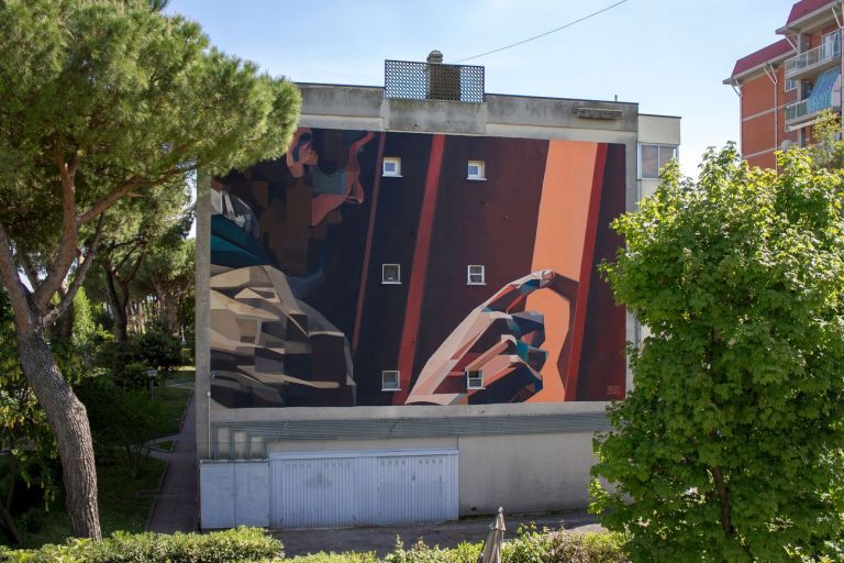 Lucio Basik Bolognesi, L’incredulità di San Tommaso per l’arte moderna (omaggio a Burri), Ravenna 2019. Photo Marco Miccoli