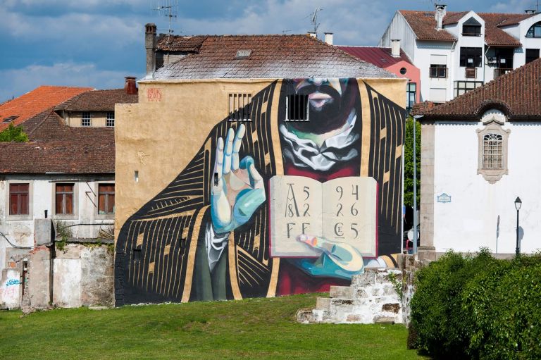 Lucio Basik Bolognesi, San Pietro tiene in mano il libro della crittografia, Viseu, Portogallo 2016