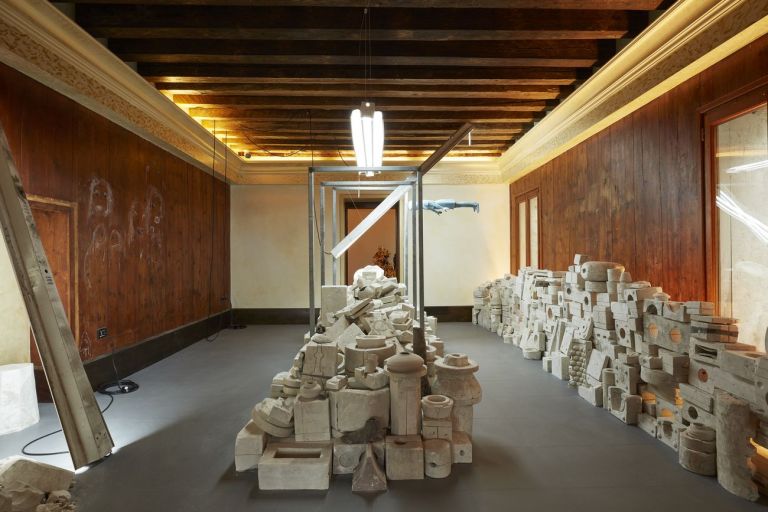 Renata Morales, Invasor, installation view at Galleria Ca' Rezzonico, Venezia 2019. Image courtesy Phi Centre, Montreal