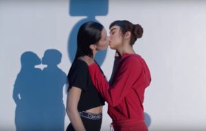 Bella Hadid e Lil Miquela nel nuovo spot Calvin Klein