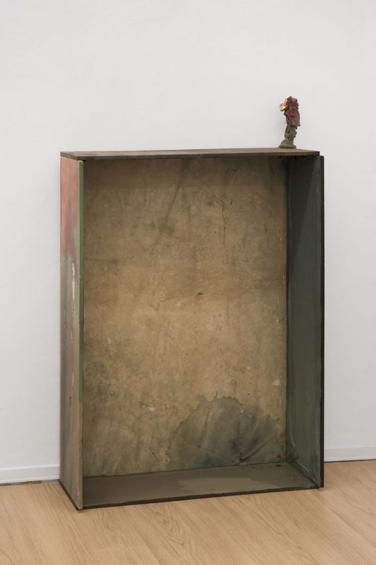 Valerio Nicolai, Risucchio, 2017, legno, tela, olio, acrilico, carta, porcellana, matite, 130x130 cm ca.