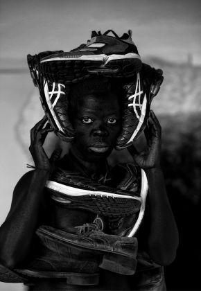 Zanele Muholi, Basizeni II, Parktown, 2016 © Zanele Muholi. Courtesy of Stevenson, Yancey Richardson & Galleria del Cembalo