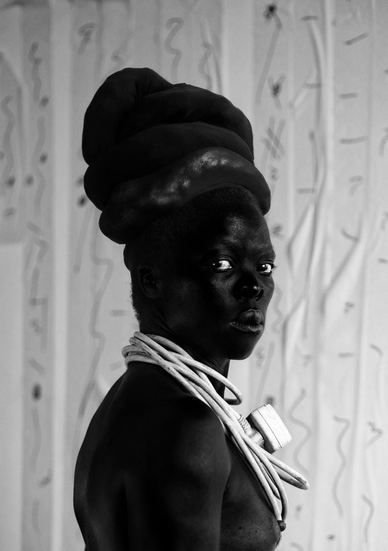 Zanele Muholi, Buzani, Parktown, 2016 © Zanele Muholi. Courtesy of Stevenson, Yancey Richardson & Galleria del Cembalo