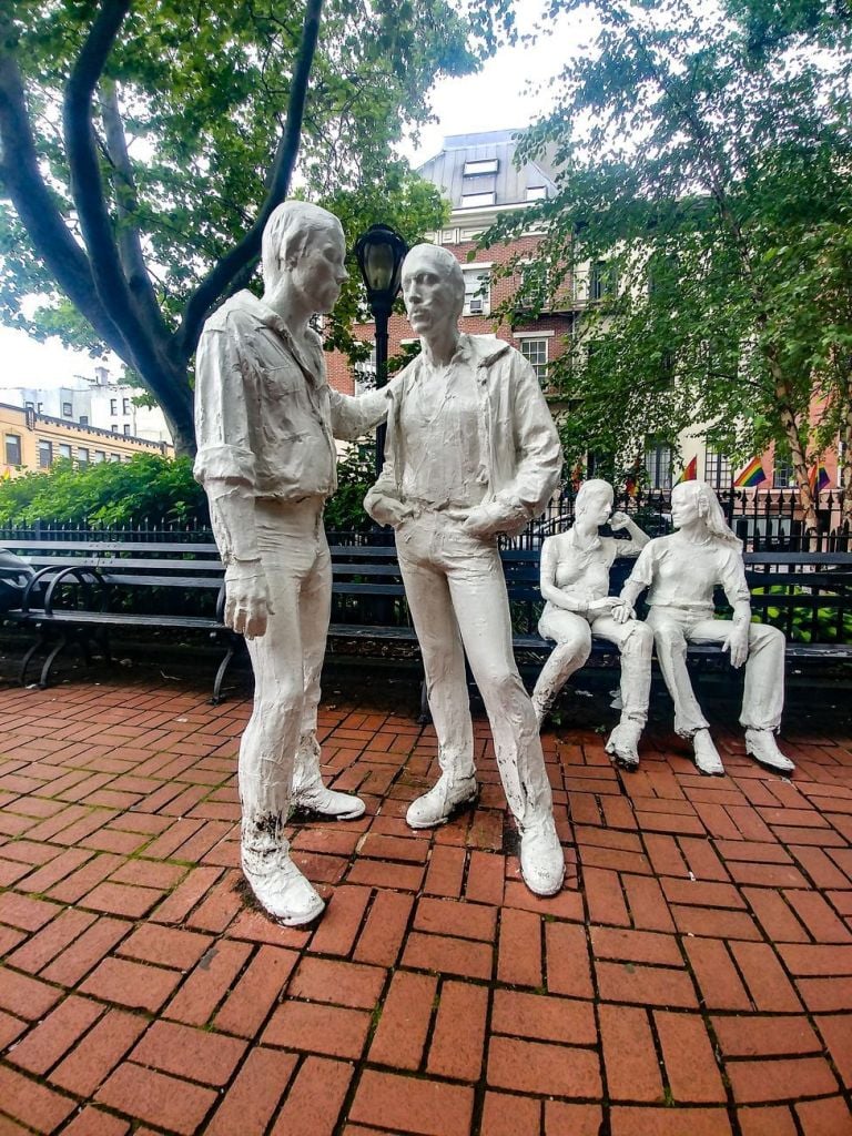 “Gay Liberation” di George Segal a Sheridan Square. Photo Maurita Cardone