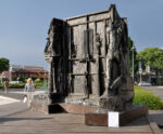 Augusto Perez, La notte (Edipo e la Sfinge), Jesolo, piazza Drago, ph. Marta Santacatterina