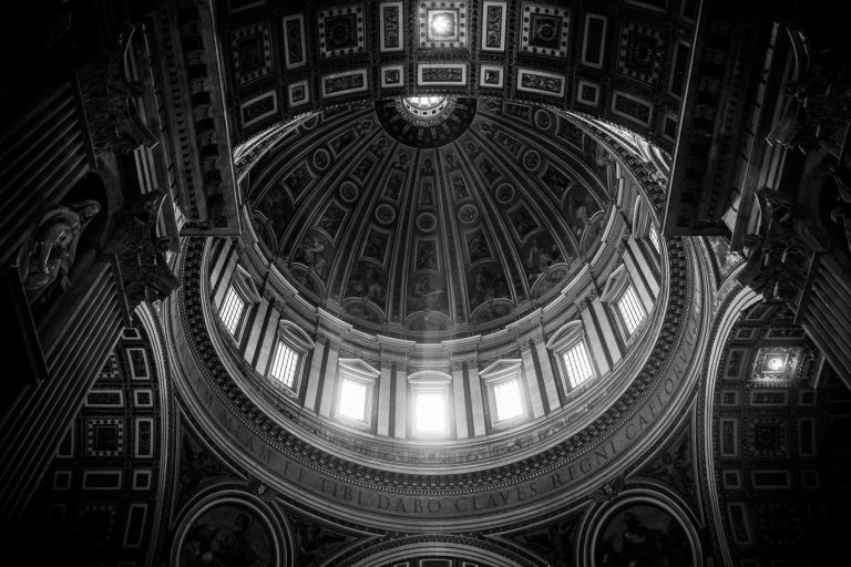 Giovanni De Angelis, Basilica di San Pietro – interno. Courtesy The Grand House