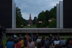 Loro (Them) di Krzysztof Wodiczko. La performance con i droni in Parco Sempione a Milano