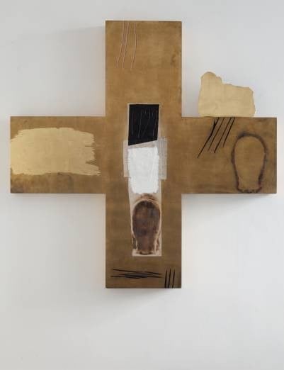 Mimmo Paladino, Senza titolo (Crocifissione), 2016, foglia d'oro