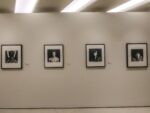 Alcuni dei ritratti che compongono la mostra dedicata a Mapplethorpe al Guggenheim di New York. Photo Maurita Cardone