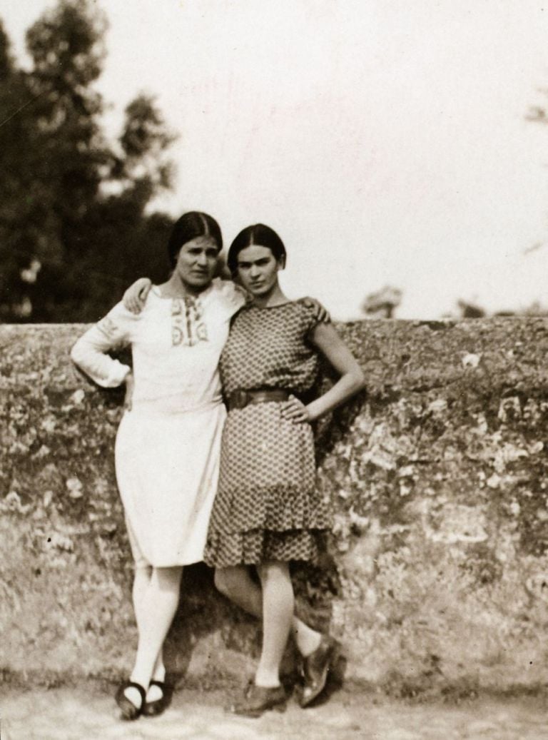 Anonimo, Tina Modotti e Frida Kahlo, Messico D.F., 1928. Photo courtesy Galerie Bilderwelt di Reinhard Schult