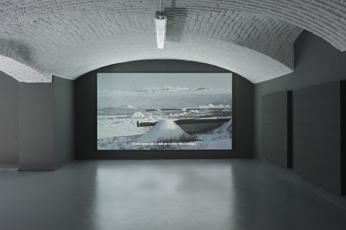 Rosa Barba Somnium, 2011 16mm film transferred to video, color, sound 18 min, 20 secs Courtesy of the artist and Vistamare / Vistamarestudio, Pescara / Milano