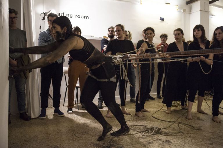 Baseera Khan, Belay. Performance presso PIA Studio, Lecce 2019