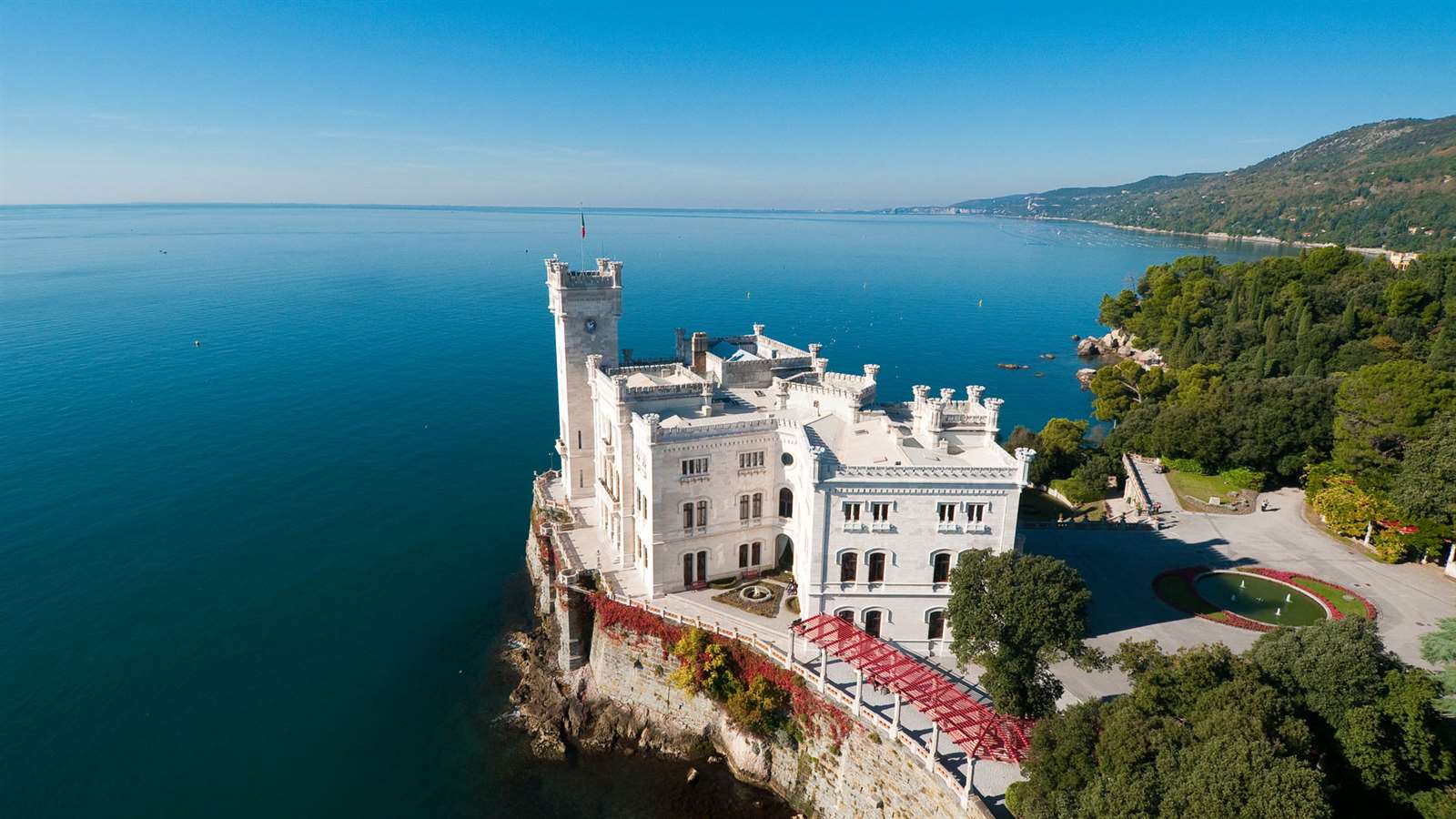 Castello Miramare Trieste Il rapporto Openpolis sulla spesa per la cultura in Italia. Tra le grandi città trionfa Firenze