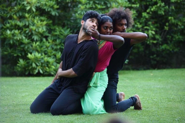 Cross Festival 2019, Verbania, performance di Davide Valrosso e dei danzatori e dei danzatori indiani della compagnia Attakkalari di Bangalore, photo Paolo Sacchi