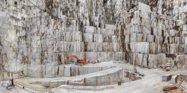 Edward Burtynsky, Carrara Marble Quarries, Cava di Canalgrande #2, Carrara, Italy, 2016 © Edward Burtynsky. Courtesy Admira Photography, Milano & Nicholas Metivier Gallery, Toronto