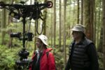 Edward Burtynsky con Jim Panou sulla scena a nord di Port Renfrew, Vancouver Island, British Columbia. Photo TJ Watt. Courtesy Anthropocene Films Inc. © 2018