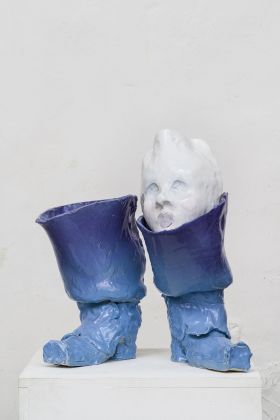 Emiliano Maggi, Blue Boot Hose, 2019, glazed ceramic, 52,5x50x36,5 cm. Courtesy Operativa Arte & the artist
