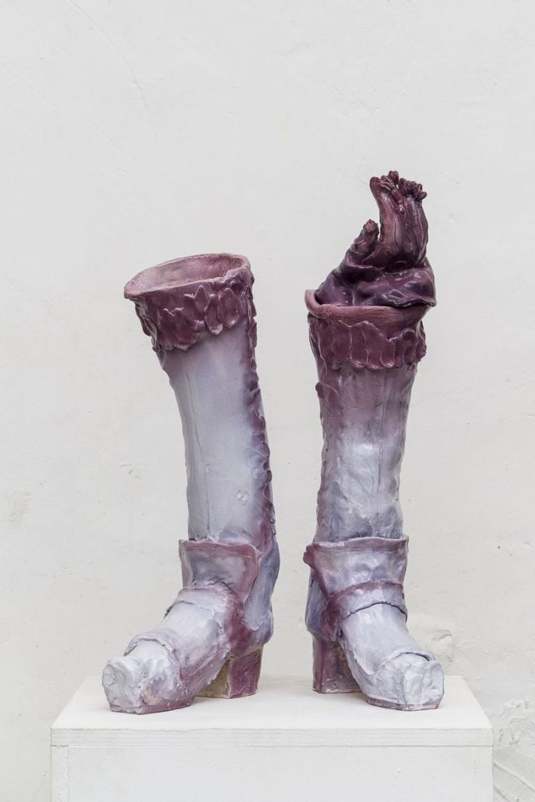 Emiliano Maggi, Imperial Purple Velvet Glove on Boot Hose, 2019, glazed ceramic, 65x42,5x28cm. Courtesy Operativa Arte & the artist