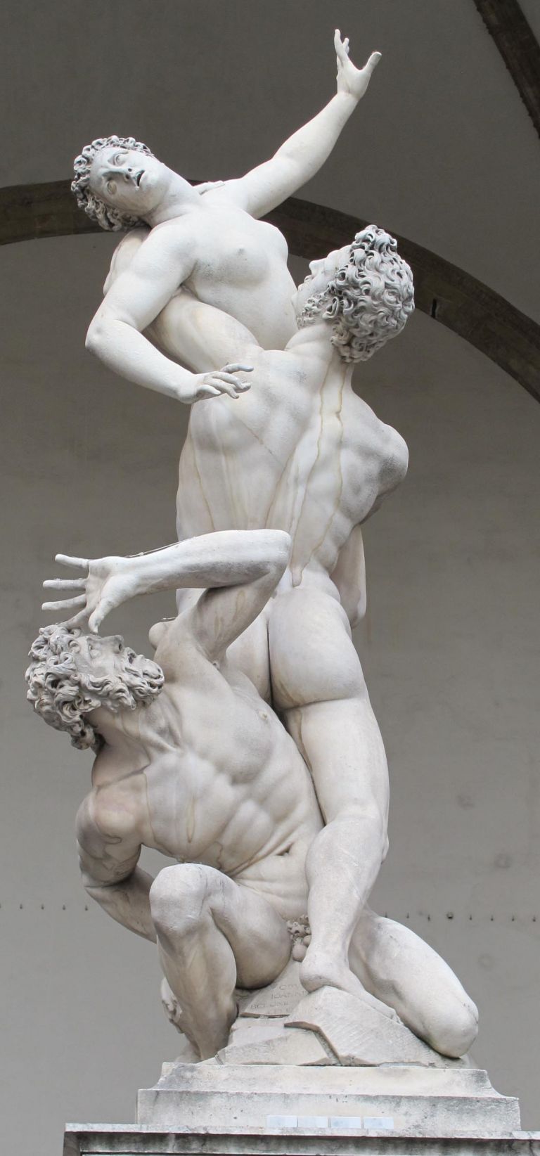 Giambologna Ratto delle Sabine 1574 1580 Ozmo a Rieti. Primo murale su un tribunale italiano: il sacro, il mito, la storia dell’arte 