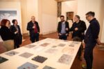 Il tavolo con le opere di Marta Mancini, Gabriele Picco, Nazzarena Poli Maramotti, Alessandro Sarra alla mostra La pratica quotidiana, Oratorio di San Sebastiano, Forlì 2019. Photo Gianluca Camporesi