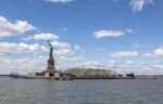 La Statua della Libertà vista dallo Statue of Liberty Museum, New York 2019. Photo © David Sundberg - Esto