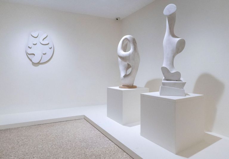 La natura di Arp. Exhibition view at Collezione Peggy Guggenheim, Venezia 2019. Photo Matteo De Fina