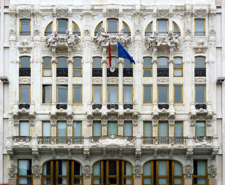 Milano, piazza del Liberty 8, ex hotel Corso e teatro Trianon (Angelo Cattaneo e Giacomo Santamaria 1902) Ph. Jacques Lasserre