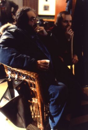 Stanley Kubrick e Jack Nicholson sul set di The Shining (1980) © Warner Bros. Entertainment Inc.
