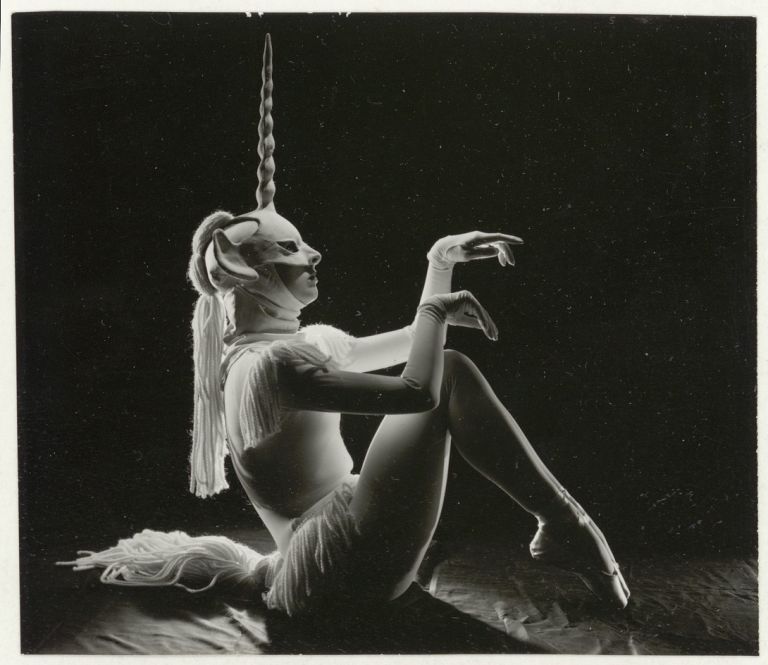 [Liane Daydé : photographies / Serge Lido], 195.-196. Claude