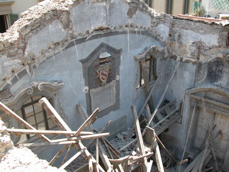 L'interno della Chiesa dopo il crollo