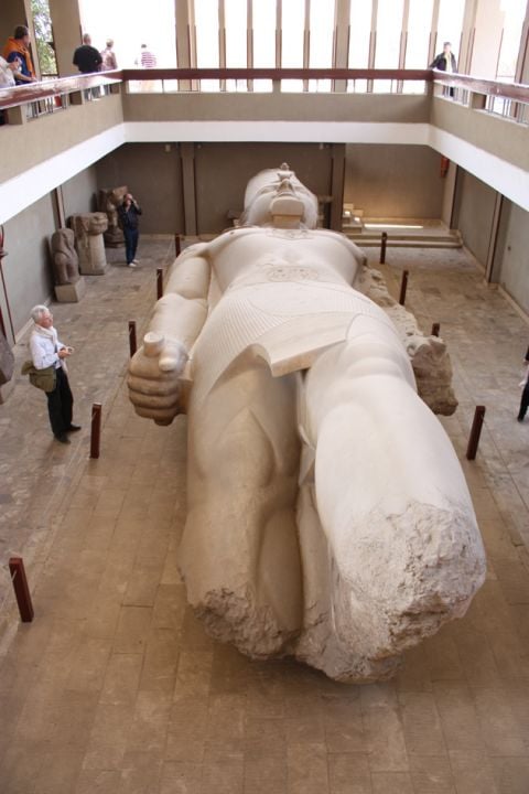 La colossale statua di Ramesse II