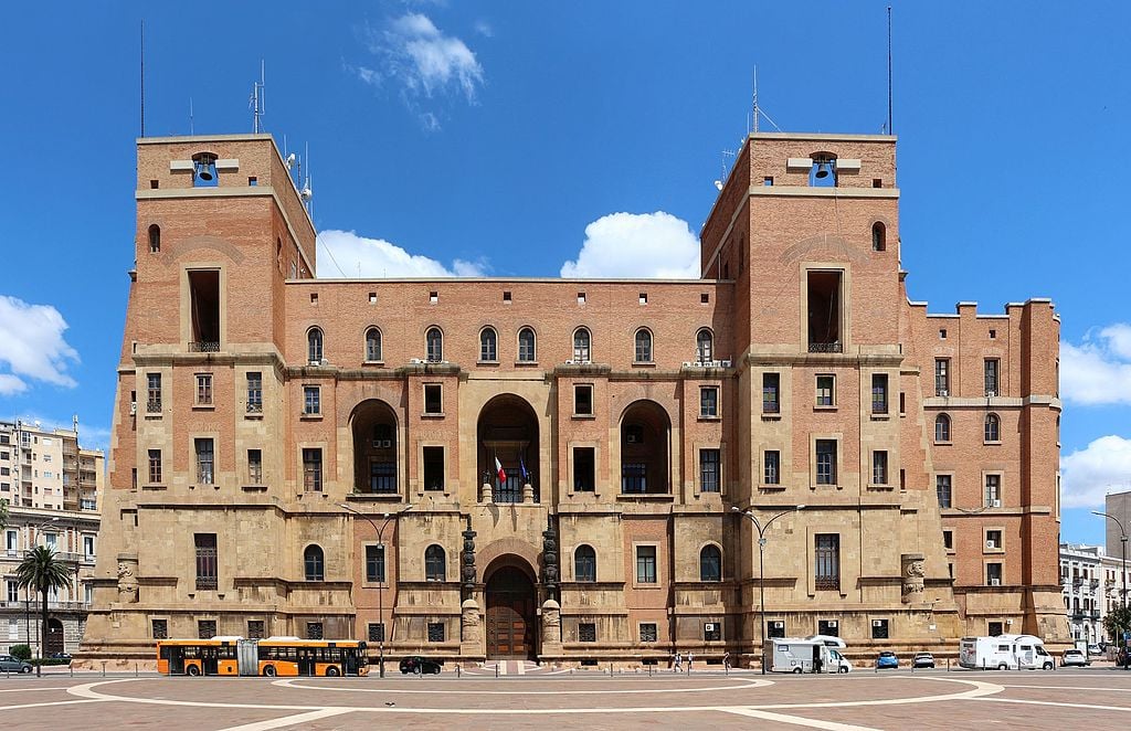 Armando Brasini, Palazzo del Governo, Taranto. Photo Sailko, via Wikimedia