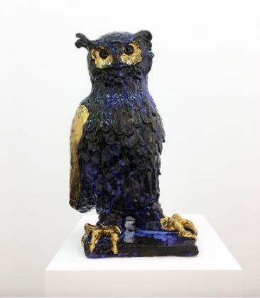 Benedetto Pietromarchi, Eagle Owl, 2019, ceramica, 48x23x18 cm. Courtesy Josh Lilley Gallery