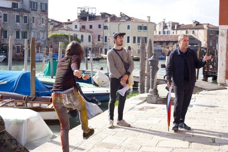 Biennale di Venezia, 2019. Catalonia In Venice_To Lose Your Head. Marcel Borrrás, She Appropriates in Present, 2019, performance. Photo Lluís Tudela. Courtesy Institut Ramon Llull