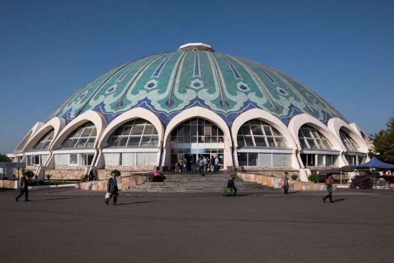 Chorsu Bazaar (1980). Tashkent, Uzbekistan. Photo Stefano Perego, da Soviet Asia, pubblicato da FUEL