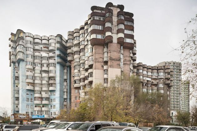 Complesso residenziale Aul (1986). Almaty, Kazakistan. Photo Roberto Conte, da Soviet Asia, pubblicato da FUEL