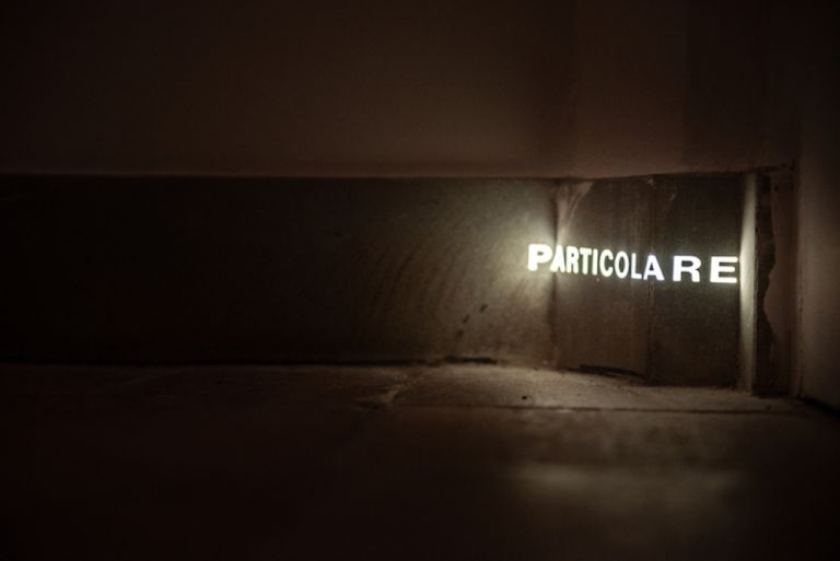 Giovanni Anselmo, diapositiva con la scritta “particolare” 1972-2003