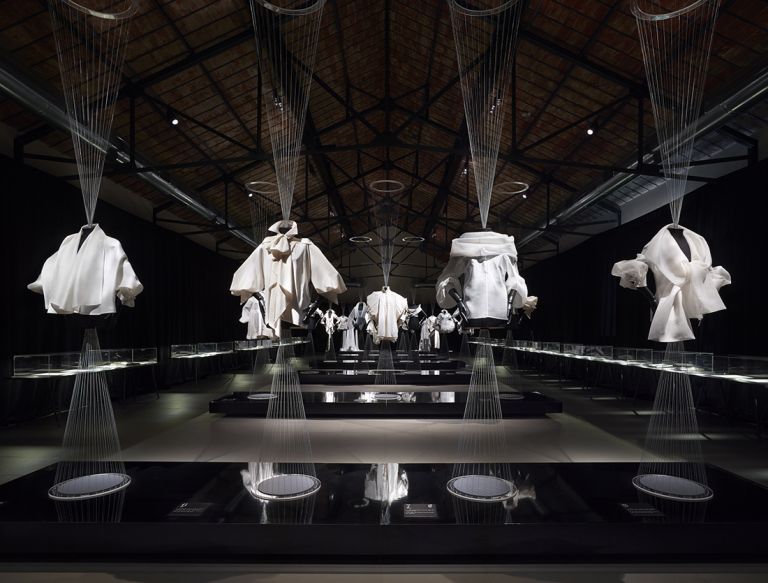 Guicciardini & Magni Architetti, Mostra "La camicia bianca secondo me. Gianfranco Ferrè", Museo del Tessuto via Puccetti 3, Prato 2014. Photo Mario Ciampi