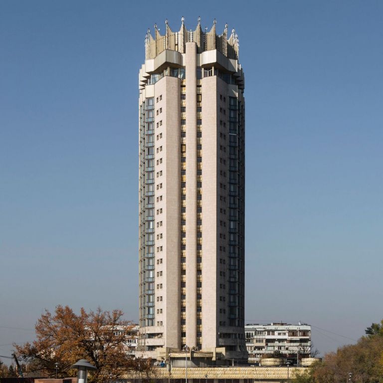 Hotel Kazakhstan (1977). Almaty, Kazakistan. Photo Stefano Perego, da Soviet Asia, pubblicato da FUEL