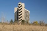 Hotel Khodzhent (anni ‘70). Chkalovsk, Tajikistan. Photo Roberto Conte, da Soviet Asia, pubblicato da FUEL