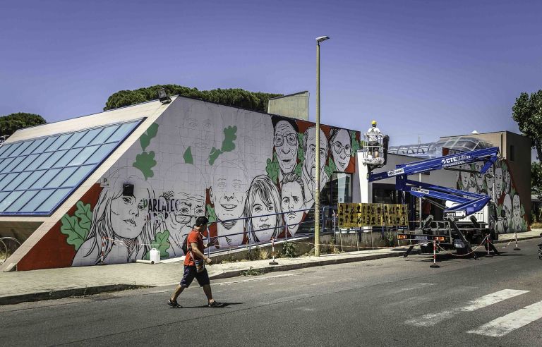 Il muro di Lucamaleonte a Ostia work in progress. Ph. Oscar Giampaoli Lucamaleonte a Ostia, tra Casapound e Cinque Stelle. Storia di un murale censurato