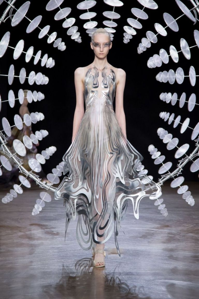 Iris van Herpen, collezione autunno inverno 2019 2020. Paris Fashion Week. Courtesy Iris van Herpen