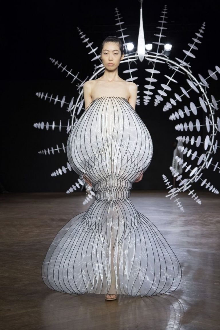 Iris van Herpen, collezione autunno inverno 2019 2020. Paris Fashion Week. Courtesy Iris van Herpen